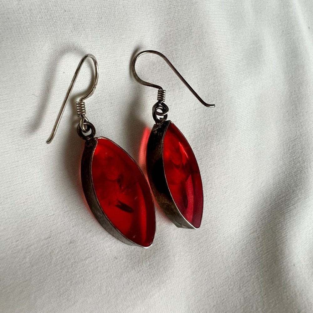 Vintage Dried Flowers Red Resin Sterling Silver Dangle Drop Hook Earrings - Picture 7 of 7